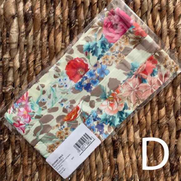 BUNDLE AND SAVE 💗 FLORAL FACE MASK - Picture 2 of 2